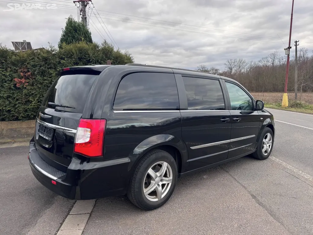 Chrysler Town Country 3,6 RT Penta DVD 2014 - fotka 4