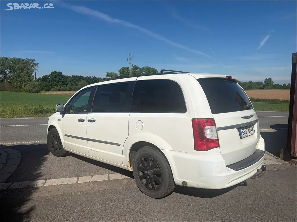 Chrysler Town Country 3,6 RT DVD Kůže 2011 - fotka 3