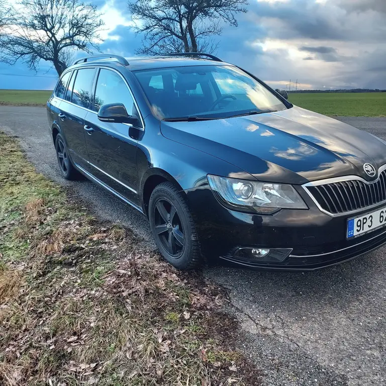 Prodám Škodu Superb Combi Facelift rok výroby 2013 - fotka 2