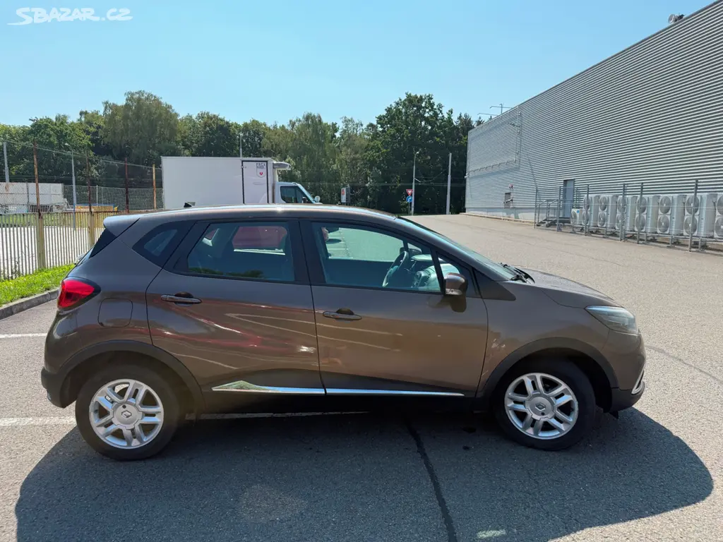 RENAULT CAPTUR 0,9 TCe 66kW - 2.maj ČR - 92700km - fotka 6