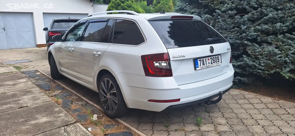 Škoda Octavia Combi 2.0 TDI L&K 4x4 DSG 135 kW ACC - fotka 2
