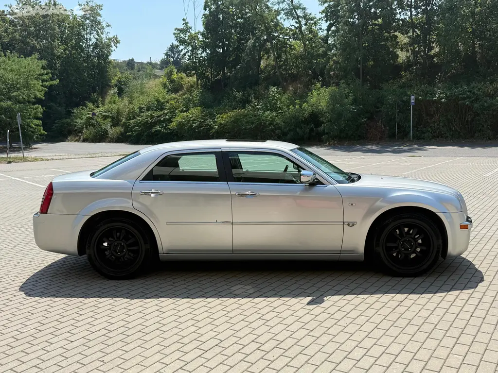 Chrysler 300C, 3.5i V6, 183kw Automat - fotka 6