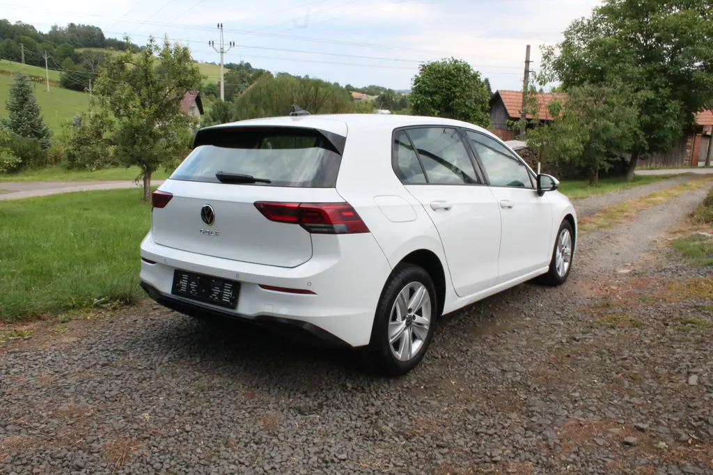 Volkswagen Golf 8 2,0 TDI 85 kW Life, 1 Majitel - fotka 3