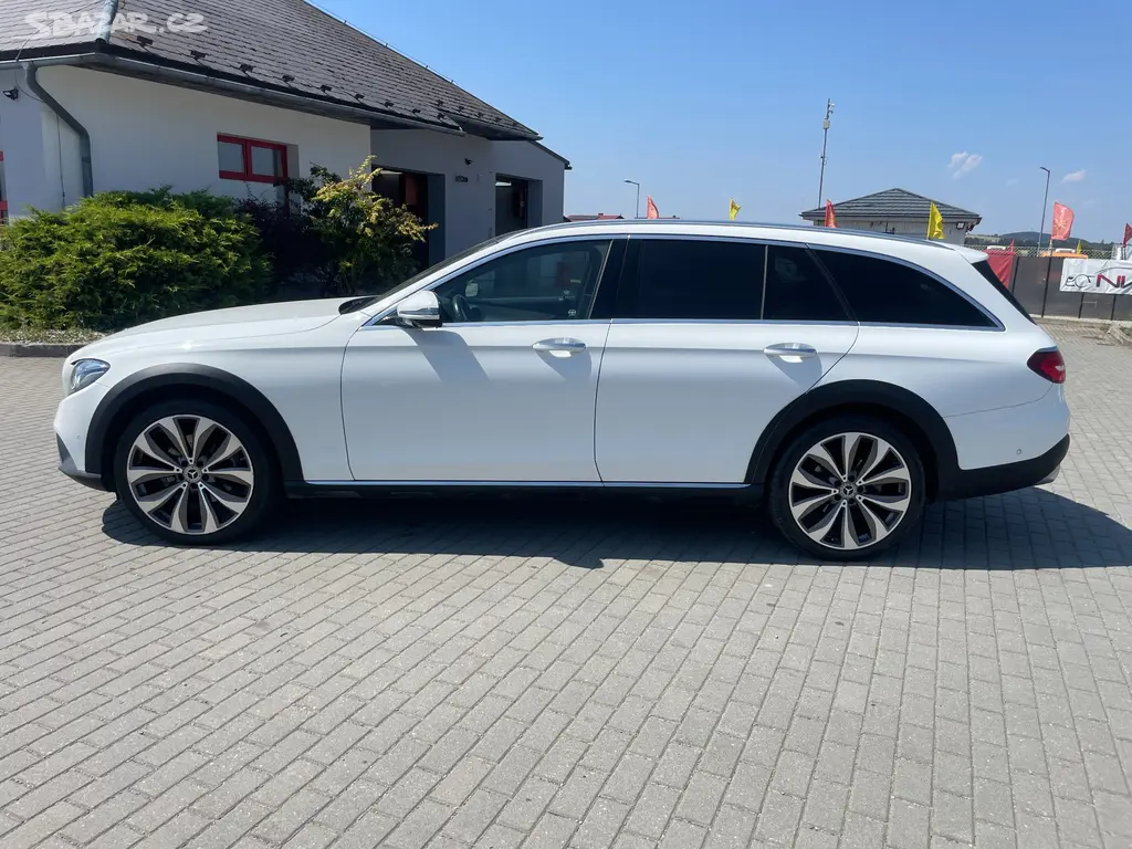 MERCEDES E220 143KW ALLTERREIN LED TAŽNÉ 2017 DPH - fotka 2