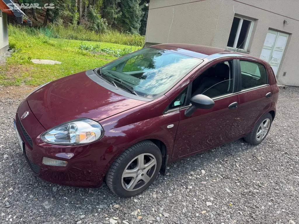 Fiat Punto 1,2i 51 KW r.v. 2012 Nová STK 8/28 - fotka 2