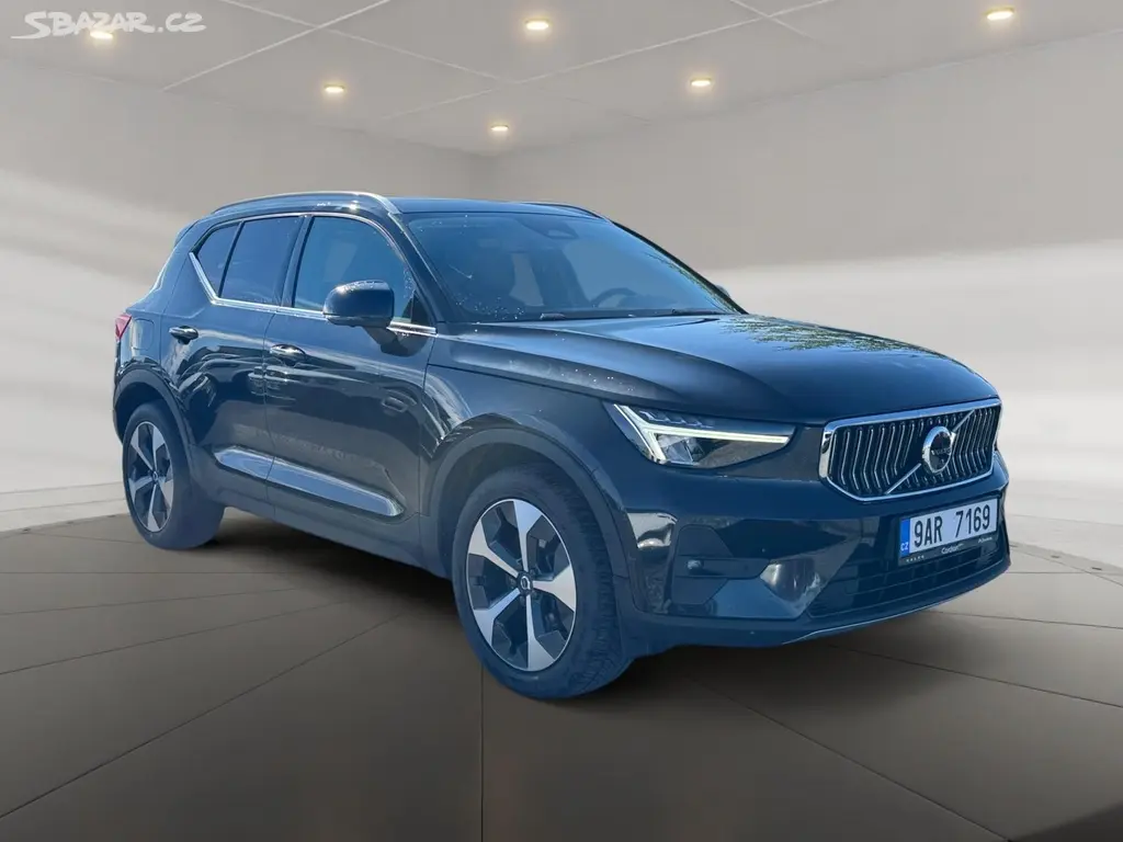 Volvo XC40, ULTIMATE BRIGHT B4 P 145kW AWD - fotka 3