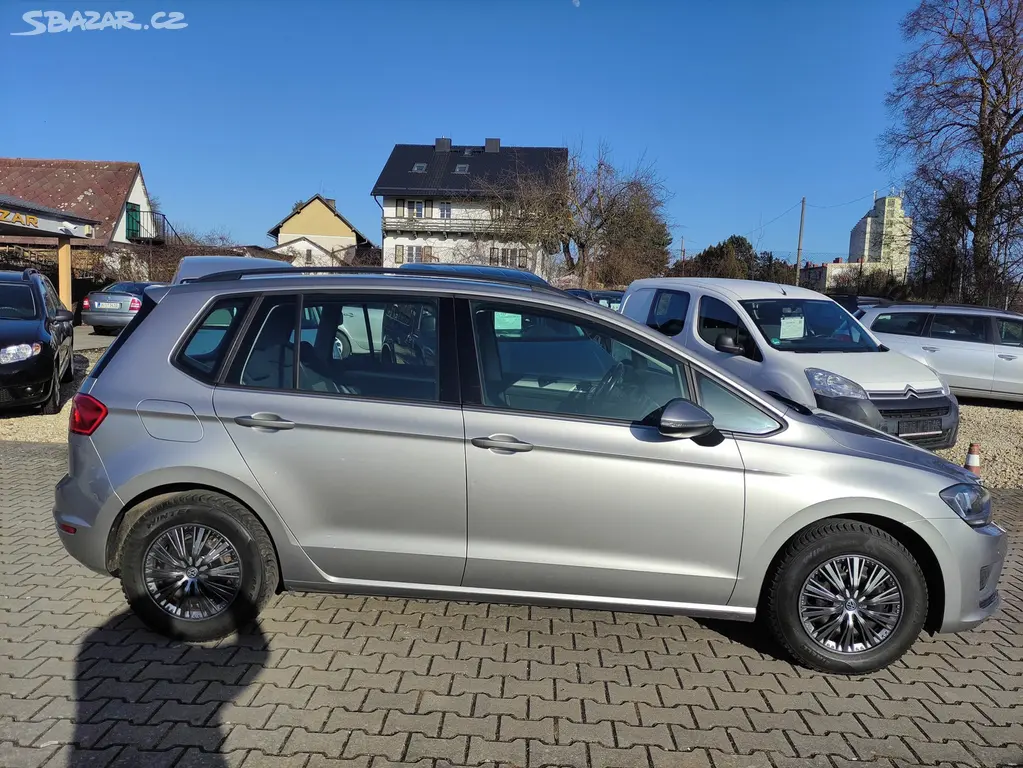 VW GOLF SPORTSVAN 1.2 TSi 81KW,ZÁVĚS,AUT.KLIMA,ESP - fotka 4