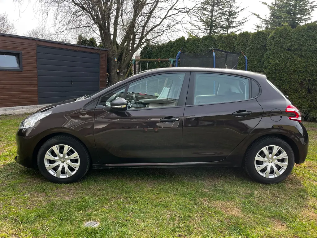 Peugeot 208 1.2i 60Kw r.v2013 nové v ČR - fotka 2