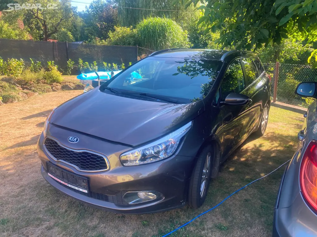 Kia Ceed kombi 1.6GDI 99kw...vadný motor..140t.km.