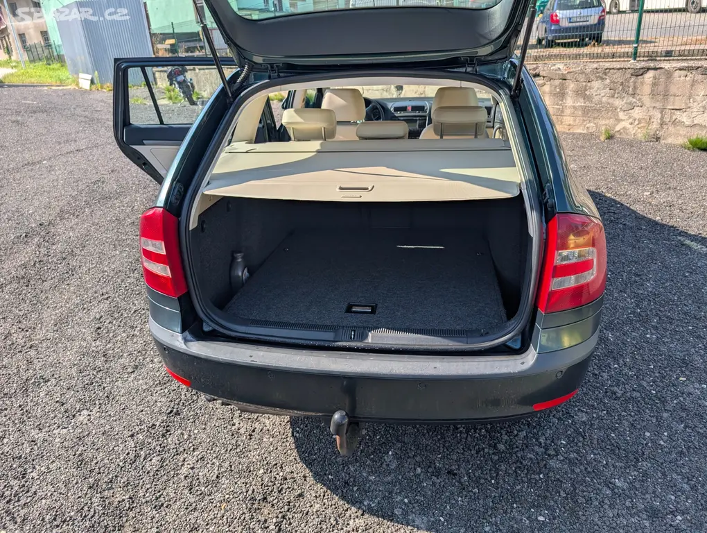 Škoda Octavia II Combi 2.0 TDI DSG 103kW Elegance - fotka 6