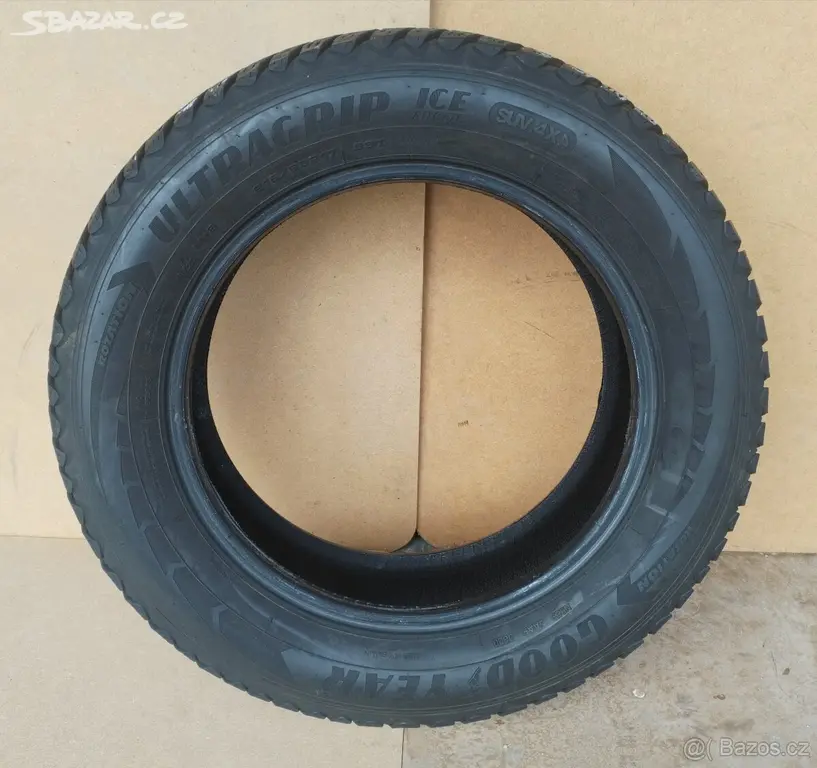 Náhled: Sada zimích pneumatik GOOD YEAR - 215/65 R17
