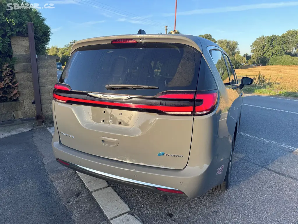 Chrysler Pacifica 3,6 Hybrid Radar Limit 2023 DPH - fotka 5