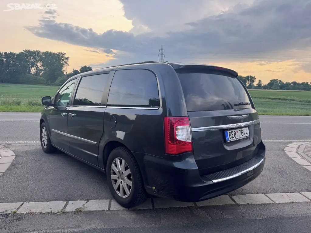 Chrysler Town Country 3,6 LPG Limited DVD 2014 - fotka 3