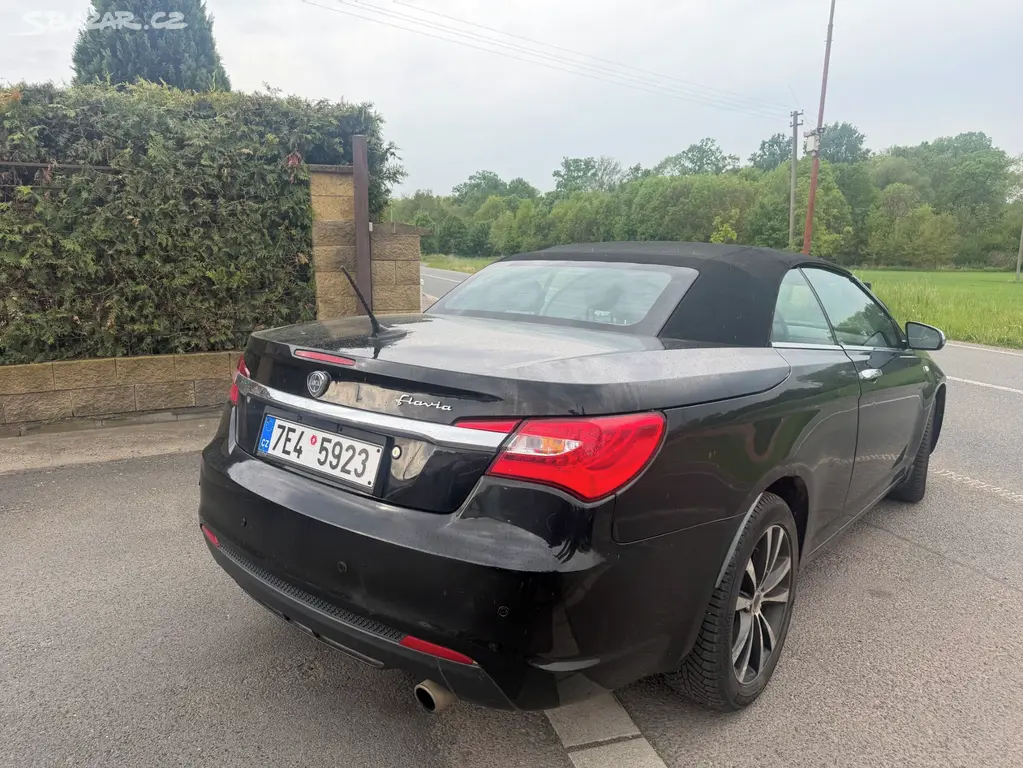 Lancia Flavia 200s Kabriolet 2,4i Limited 2012 - fotka 4