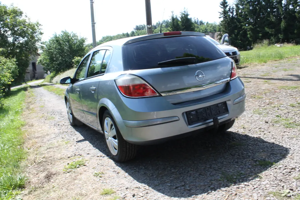Opel Astra 1.7 CDTi,AC, 74 kW, Webasto - fotka 4