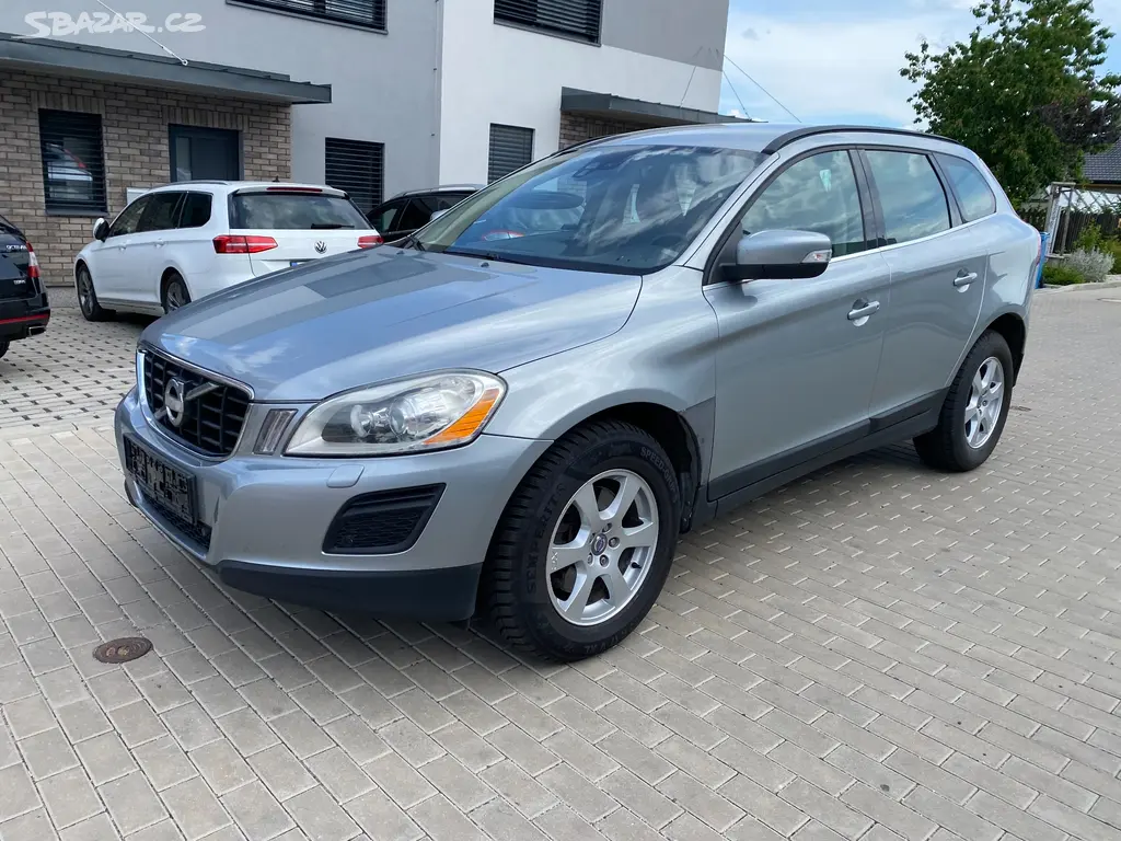 Volvo XC60 2.4D, 120 kW, 4x4, manuál, nová STK