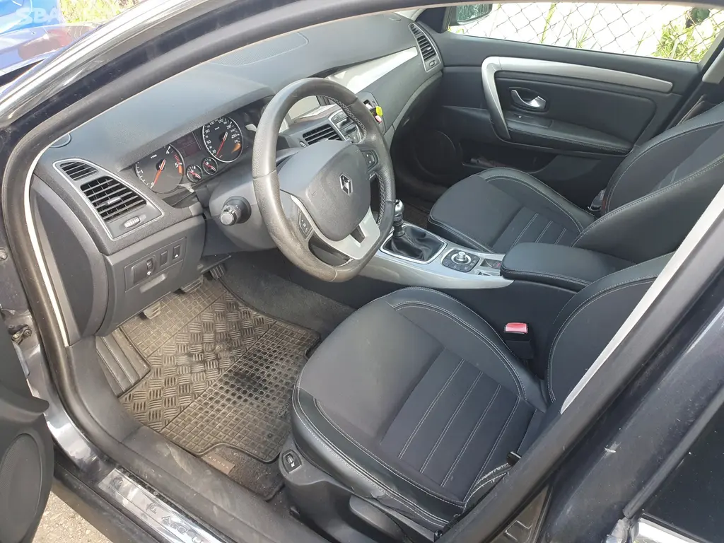 Renault Laguna III 4control 2.0dci 131kW - fotka 4