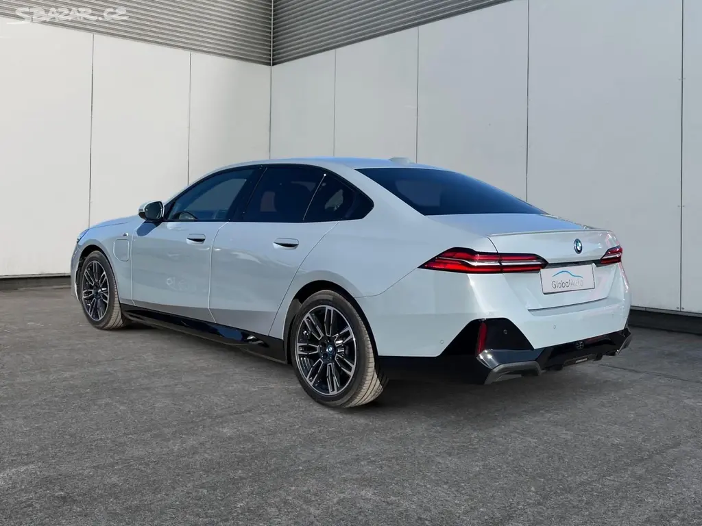 BMW Řada 5, 550e 360kW M-SPORT KŮŽE CZ DPH - fotka 3