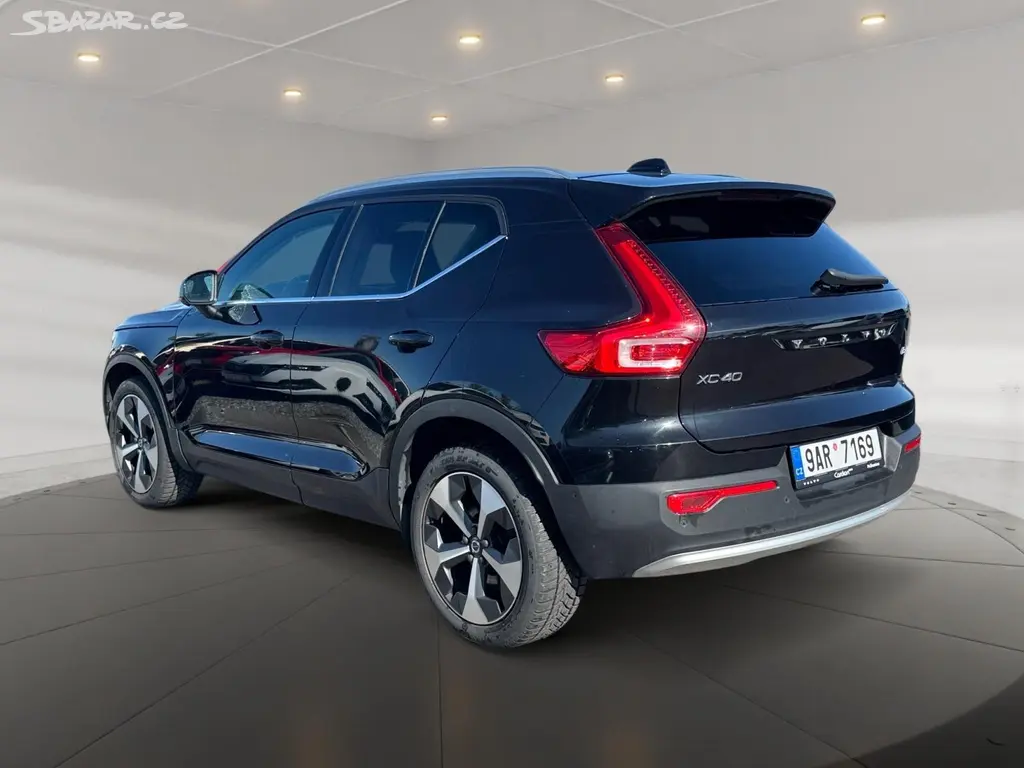Volvo XC40, ULTIMATE BRIGHT B4 P 145kW AWD - fotka 4
