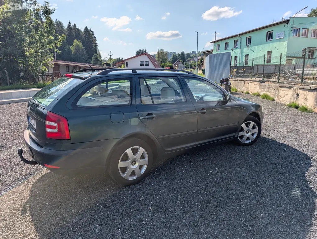 Škoda Octavia II Combi 2.0 TDI DSG 103kW Elegance - fotka 3