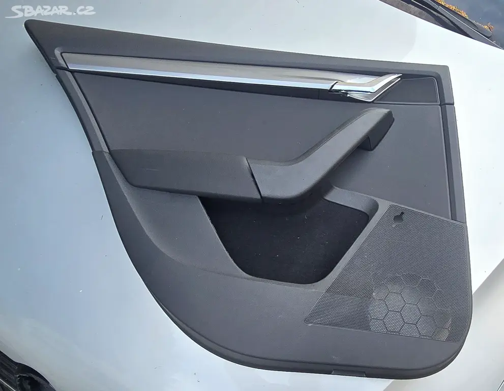 Náhled: Levé zadní dveřní čalounění Škoda Octavia 3 III