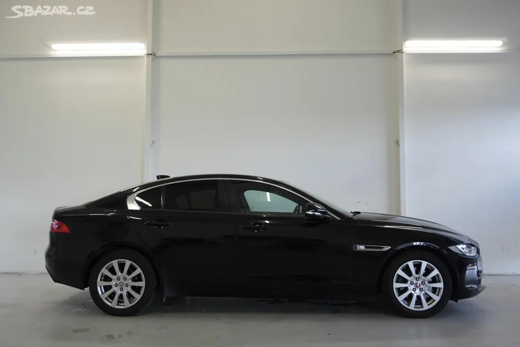 Jaguar XE, 2.0D - fotka 6