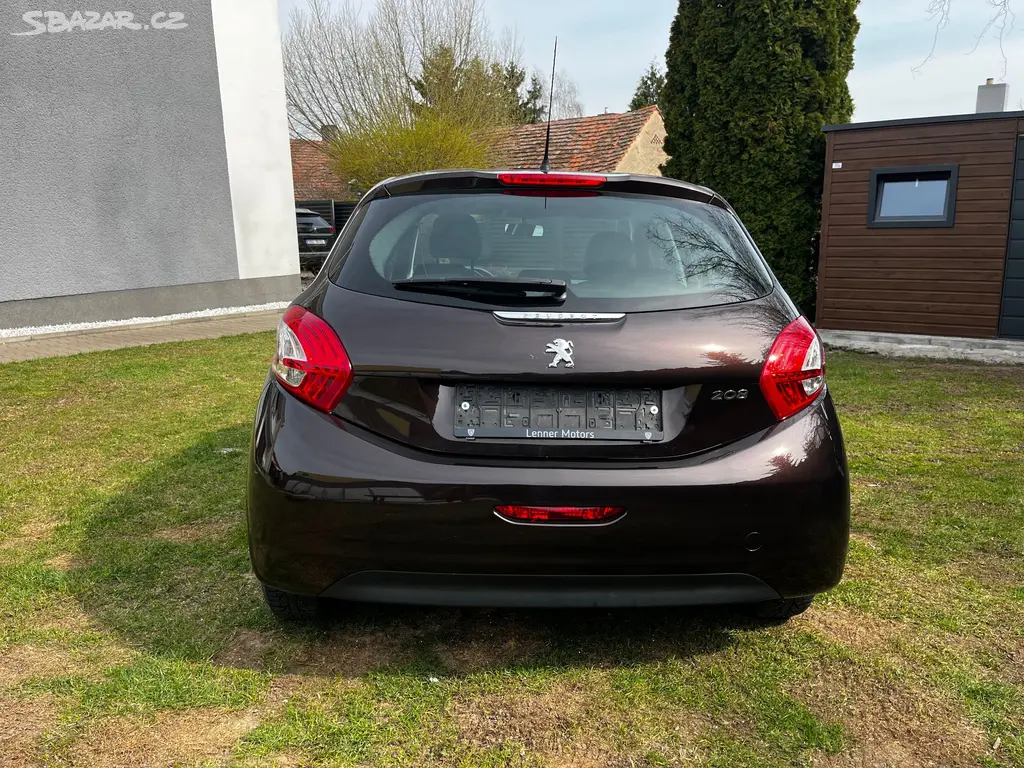 Peugeot 208 1.2i 60Kw r.v2013 nové v ČR - fotka 4