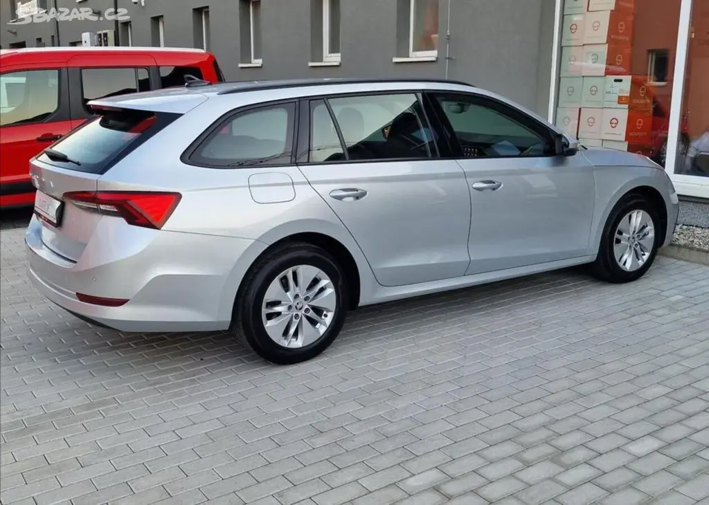Škoda Octavia, 2.0TDI Combi, původ ČR,1.Maj. - fotka 4