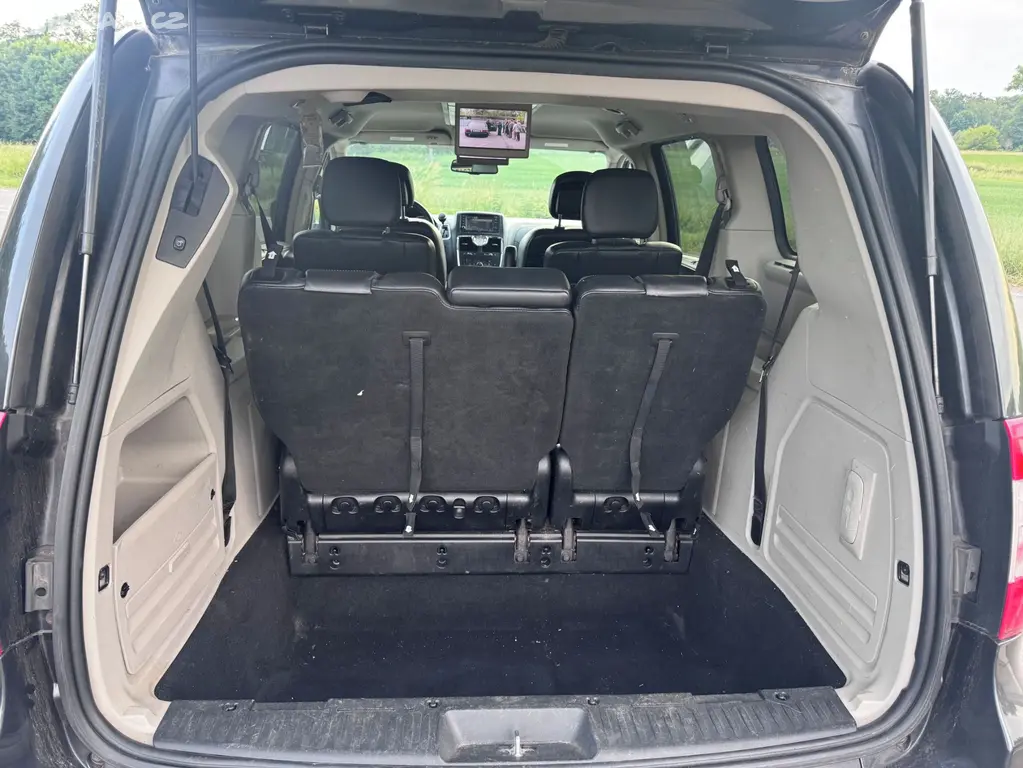 Chrysler Town Country 3,6 LPG Limited DVD 2014 - fotka 5