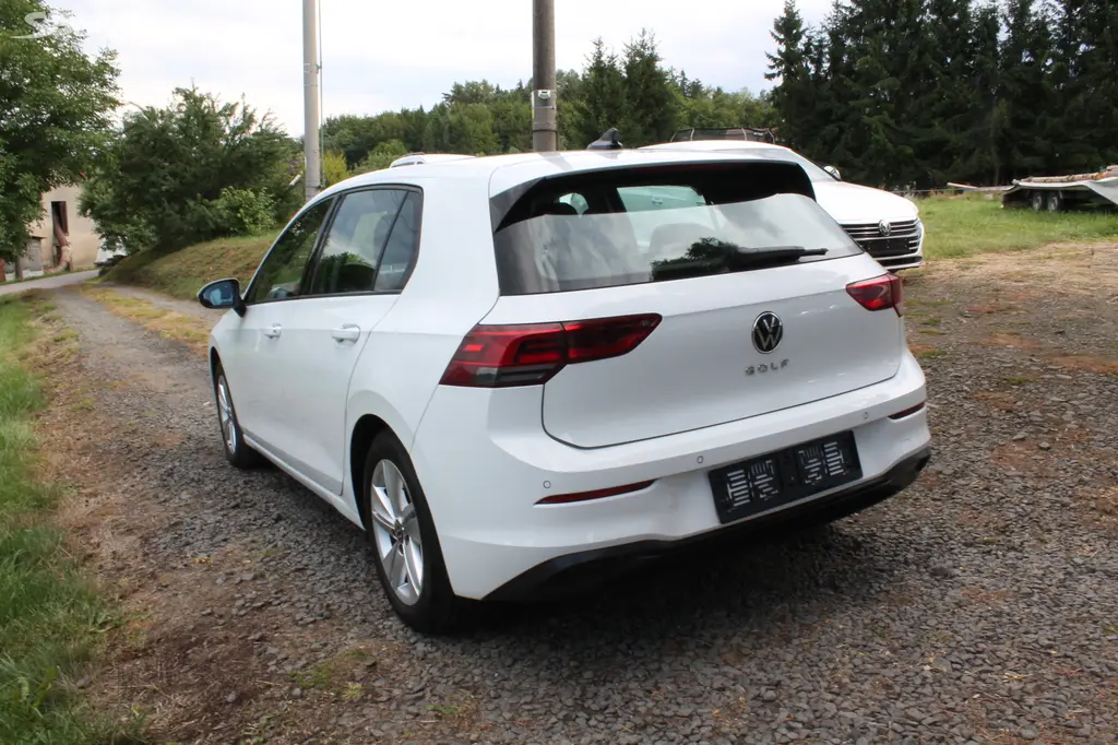 Volkswagen Golf 8 2,0 TDI 85 kW Life, 1 Majitel - fotka 4