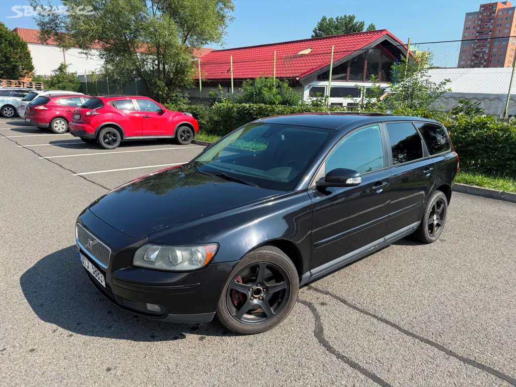 VOLVO V50 D5 2,4 132kW Combi - Nové STK - Servis