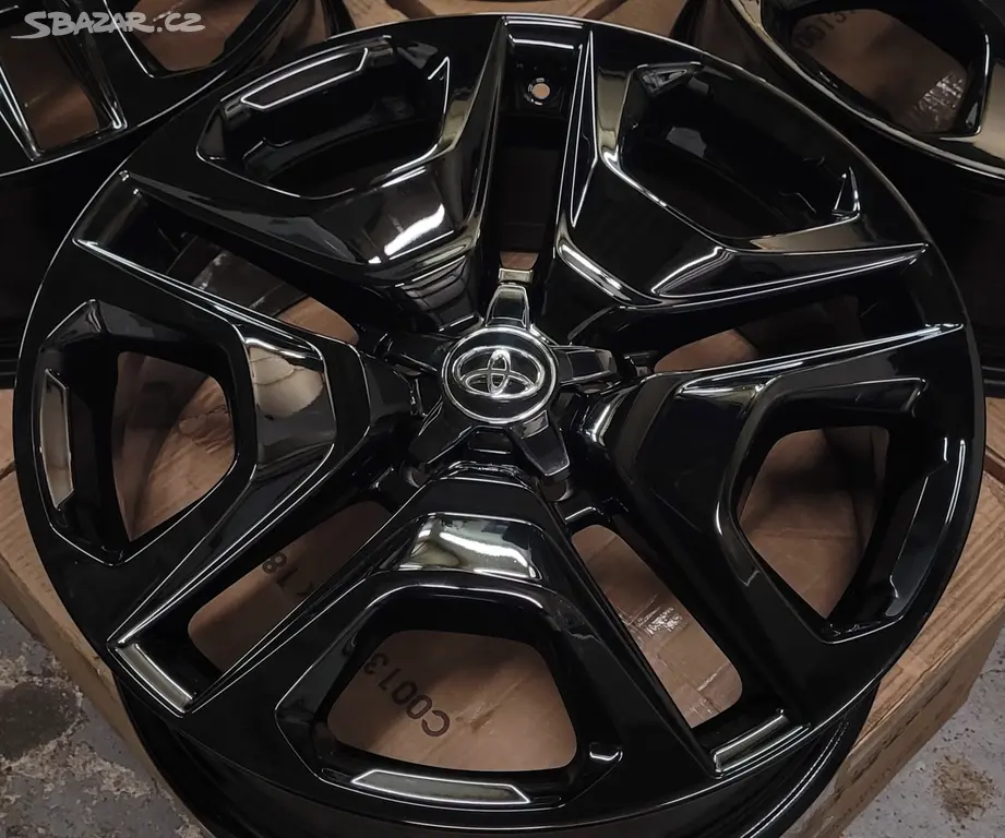 Náhled: Toyota RAV4 GR Sport,19' alu disky, Černé, tpms
