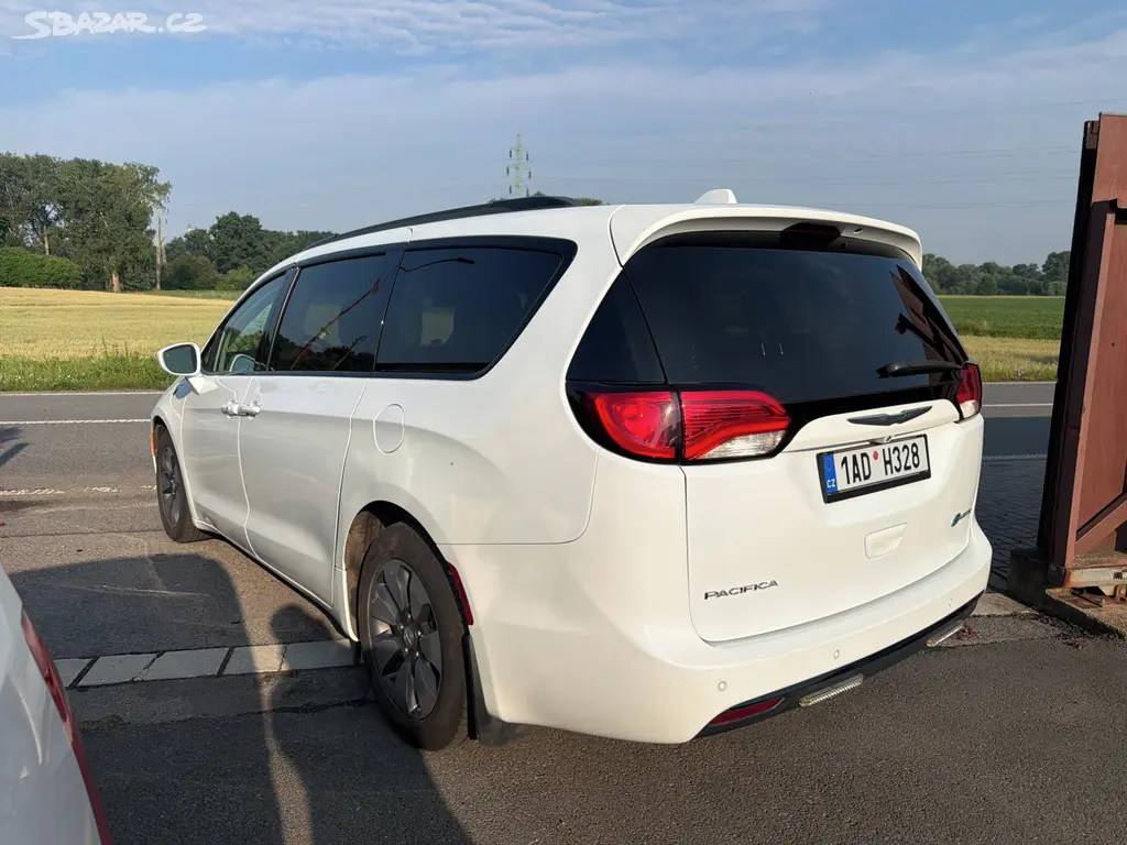 Chrysler Pacifica 3,6 L DVD Hybrid Plug In 2019 - fotka 3
