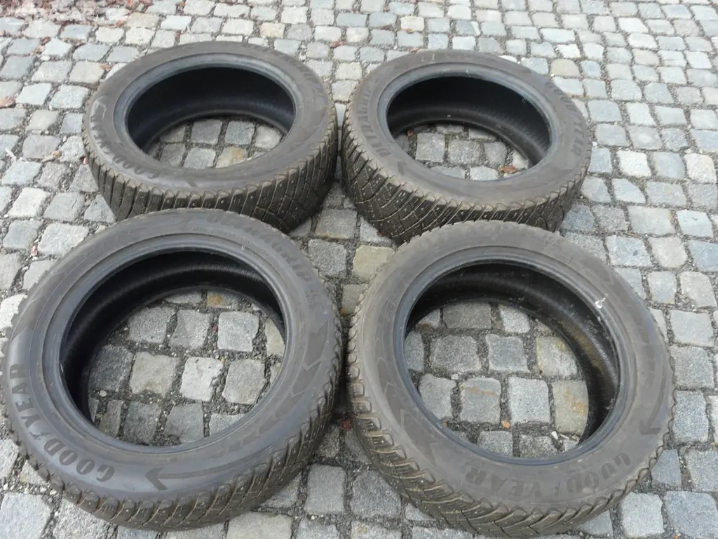 Náhled: ZIMNÍ PNEU GOOD YEAR 235/55R18 , + HROTY
