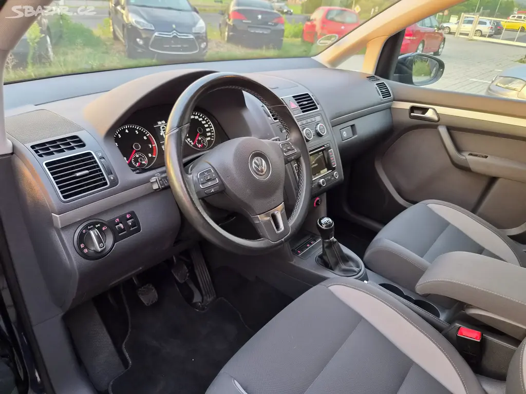 Volkswagen Touran, LIFE 1.4 I - SERVISKA , 7 MÍST - fotka 6