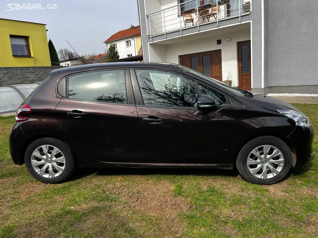 Peugeot 208 1.2i 60Kw r.v2013 nové v ČR - fotka 6