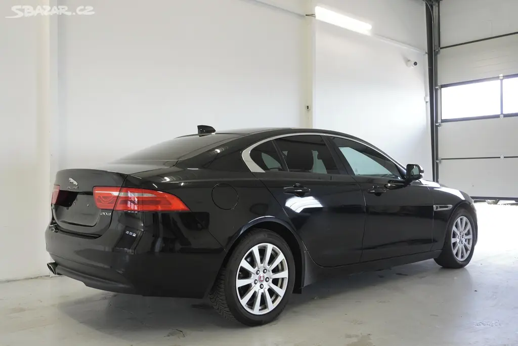 Jaguar XE, 2.0D - fotka 5