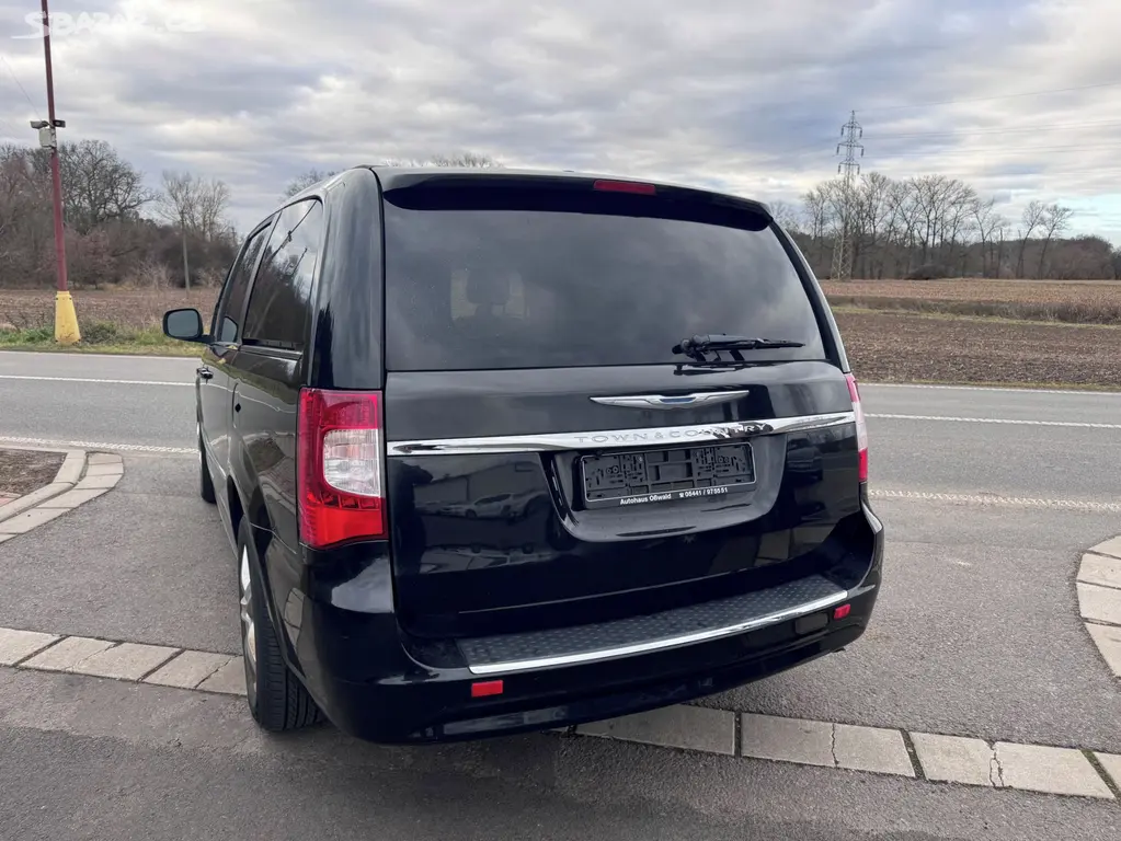 Chrysler Town Country 3,6 RT Penta DVD 2014 - fotka 5