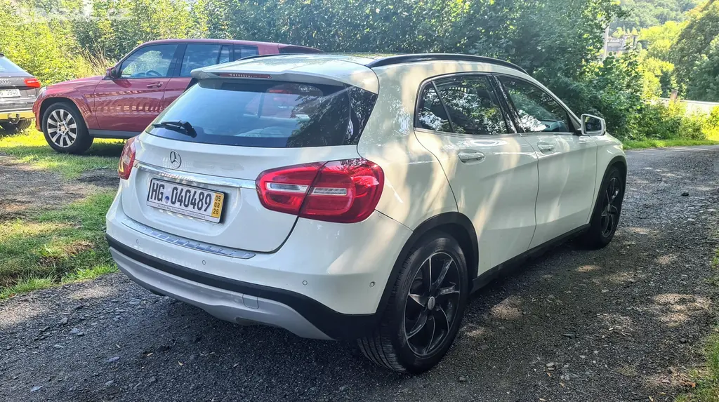 Mercedes-Benz GLA 220d 4Matic. Model 2016 = 130kW - fotka 6