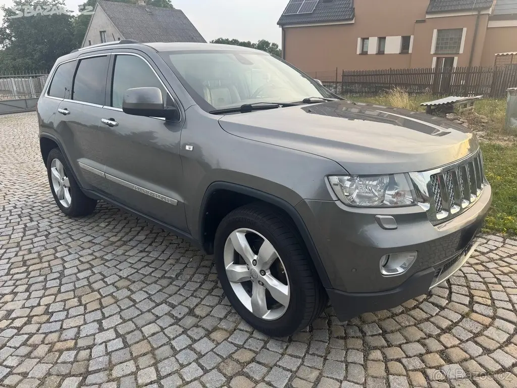 Jeep Grand Cherokee 3,0 Overland SUMMIT CRD 177 - fotka 3