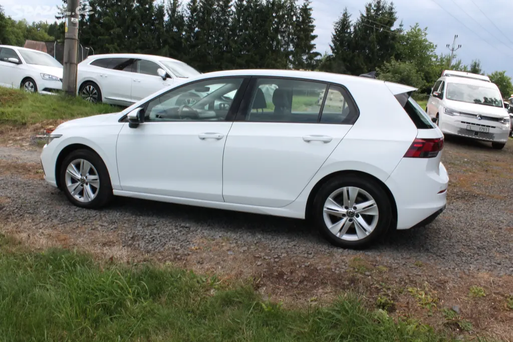 Volkswagen Golf 8 2,0 TDI 85 kW Life, 1 Majitel - fotka 5