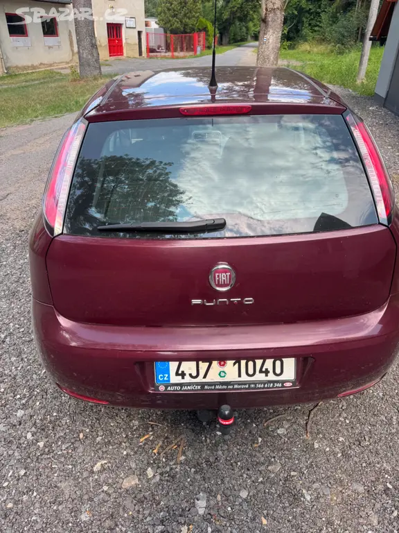 Fiat Punto 1,2i 51 KW r.v. 2012 Nová STK 8/28 - fotka 6