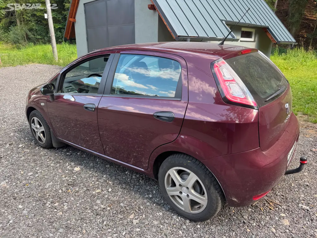Fiat Punto 1,2i 51 KW r.v. 2012 Nová STK 8/28 - fotka 4