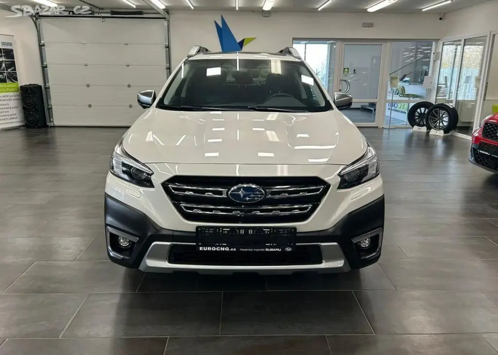 Subaru Outback 2.5 TOURING 2025 skladem | Zár - fotka 2