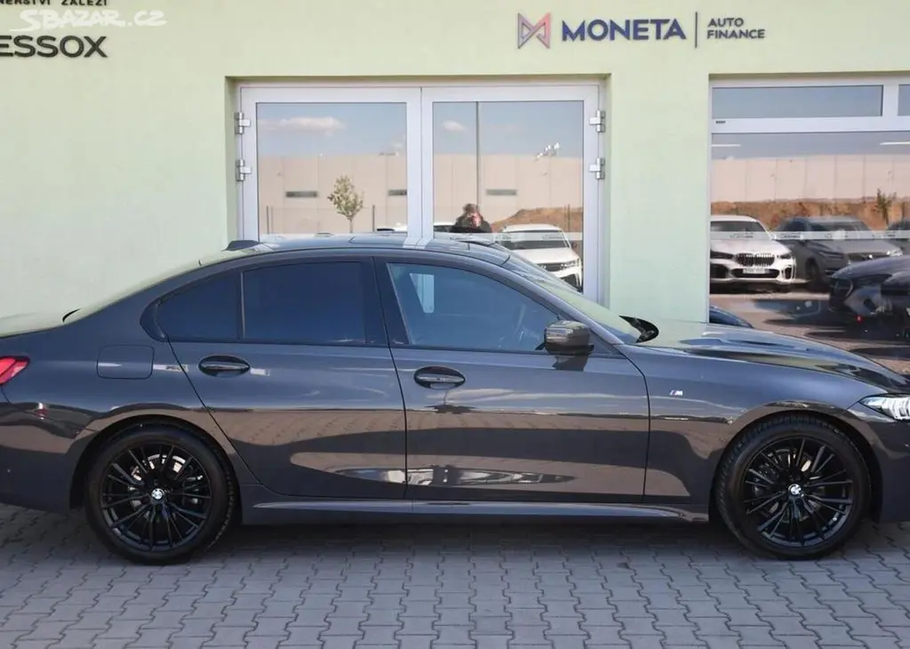 BMW Řada 3 320d xDrive M-SPORT 140 kw1 - fotka 5