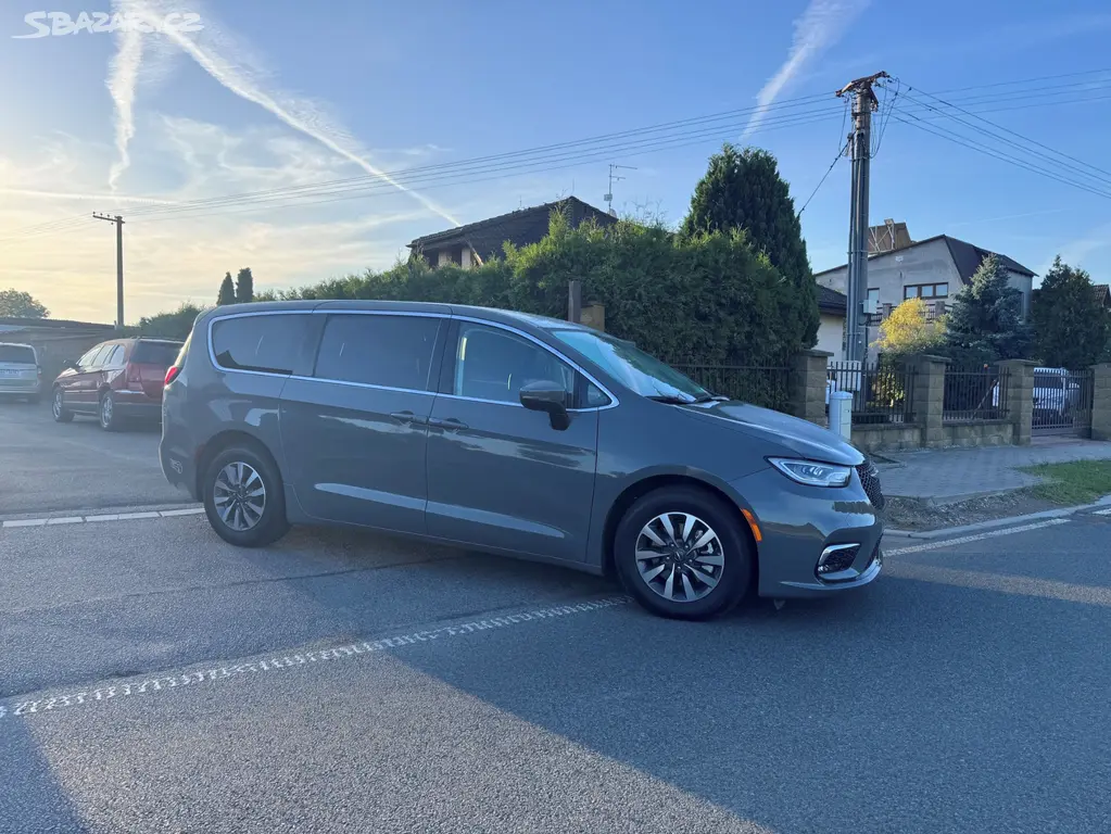 Chrysler Pacifica 3,6 Hybrid Radar Limit 2023 DPH - fotka 2