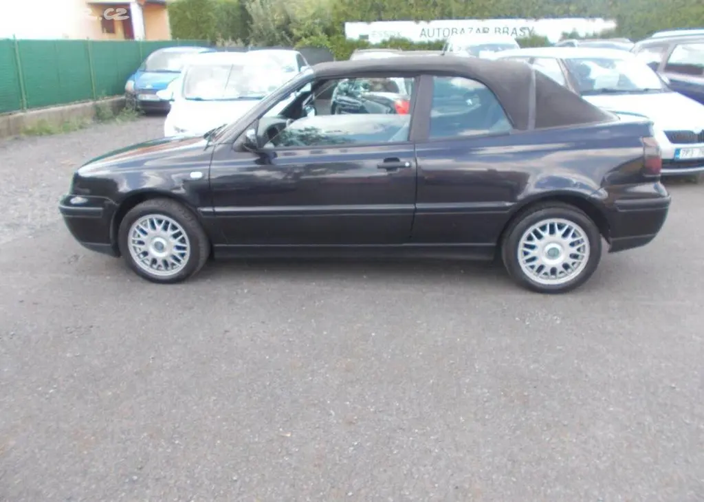 Volkswagen Golf 1,6 74 KW kabriolet benzín - fotka 6
