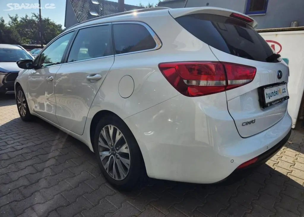 Kia Cee´d 1.6-1.MAJITEL-NAVI-KAMERA - fotka 4