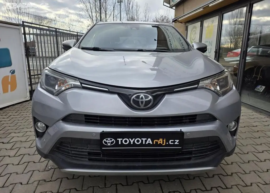 Toyota Rav4 2.0-1.MAJITEL-TAŽNÉ-KAMERA