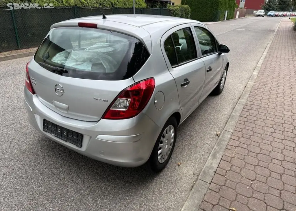 Opel Corsa 1,2i Nová STK klima zimáky benzín - fotka 5